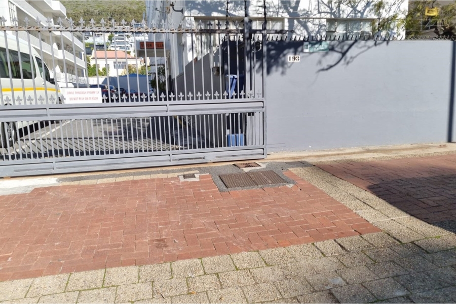 To Let 2 Bedroom Property for Rent in Green Point Western Cape